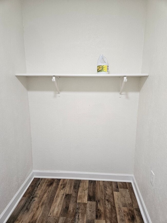 Photo - 3 BEDROOM AVAILABLE NOW!