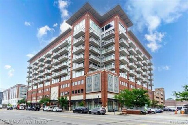 Photo - 350 N Main St Condominio