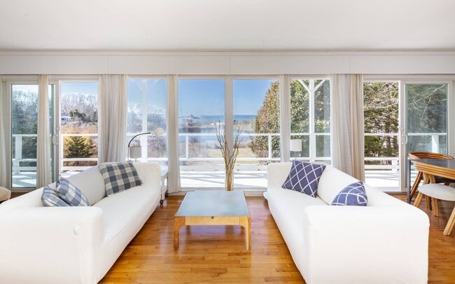 Photo - 20 Bay Inlet Rd