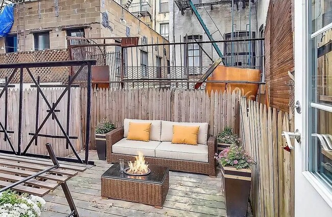 Building Photo - 248 Mott St Unit ONE