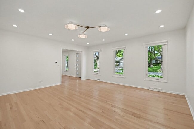 Photo - 1120 Summit Hills Ln