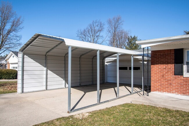 Photo - Easy Living on the Southeast Side