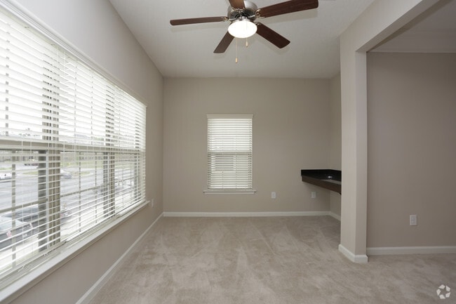 2BR, 2BA - 1,463 SF