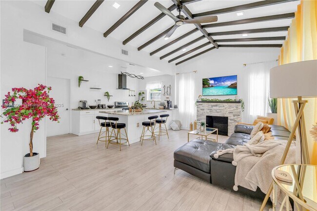 Photo - 774-774 NW 49th St