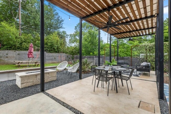 Photo - 301 Woodward St