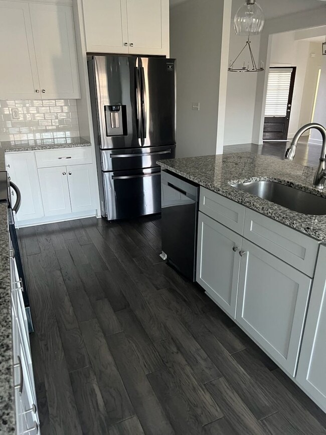 Photo - Beautiful 3 Bed 2 Bath Available this Fall!