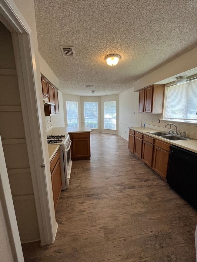 Photo - PREALEASING FOR APRIL! 3 bedroom with Patio Great for Entertainment!