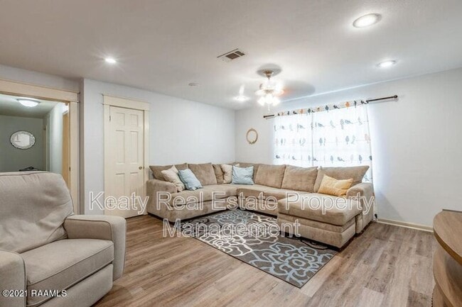 Photo - 214 Dover Dr