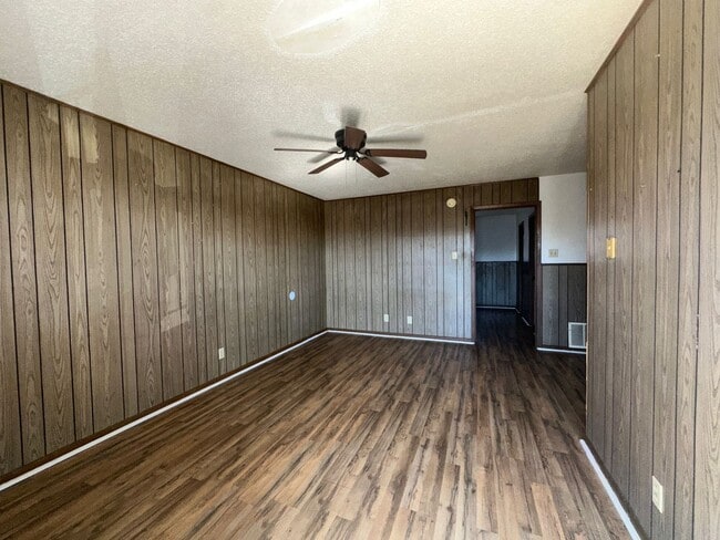 Building Photo - Bundrant Apartments Unit 4