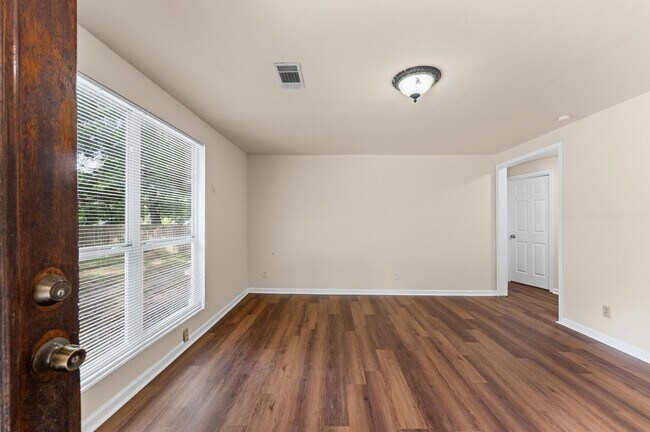 Photo - 1505 Gladiola Ave