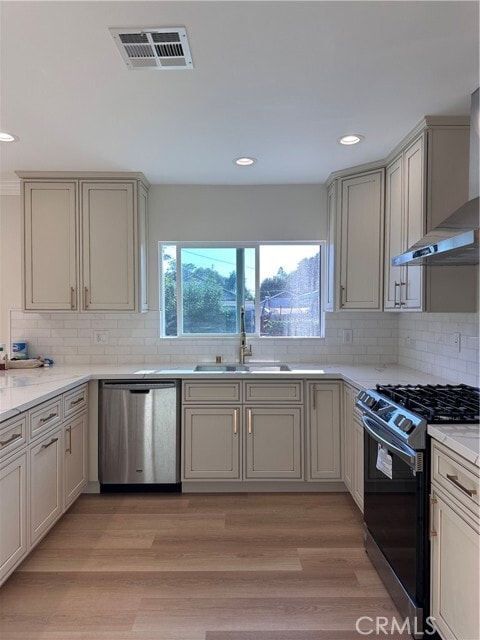 Photo - 565 E 12th St