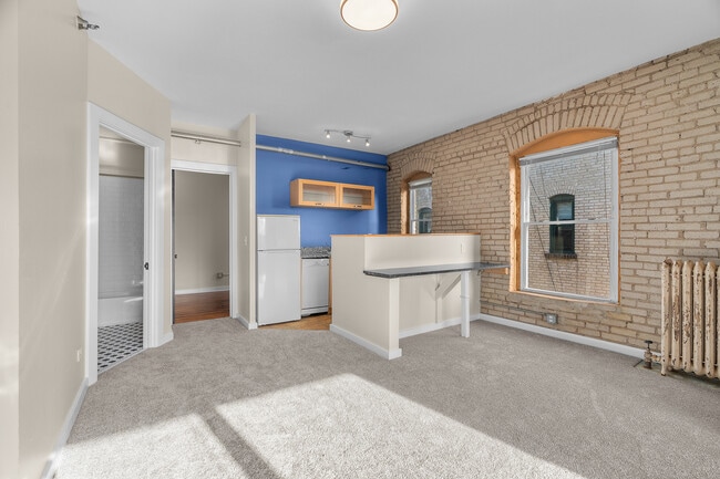 Photo - 606 E 15th St Unidad 32