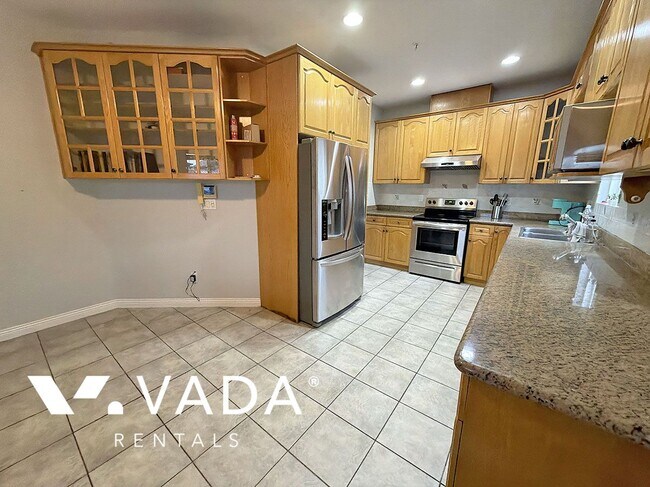 Photo - 759 E 51st Ave