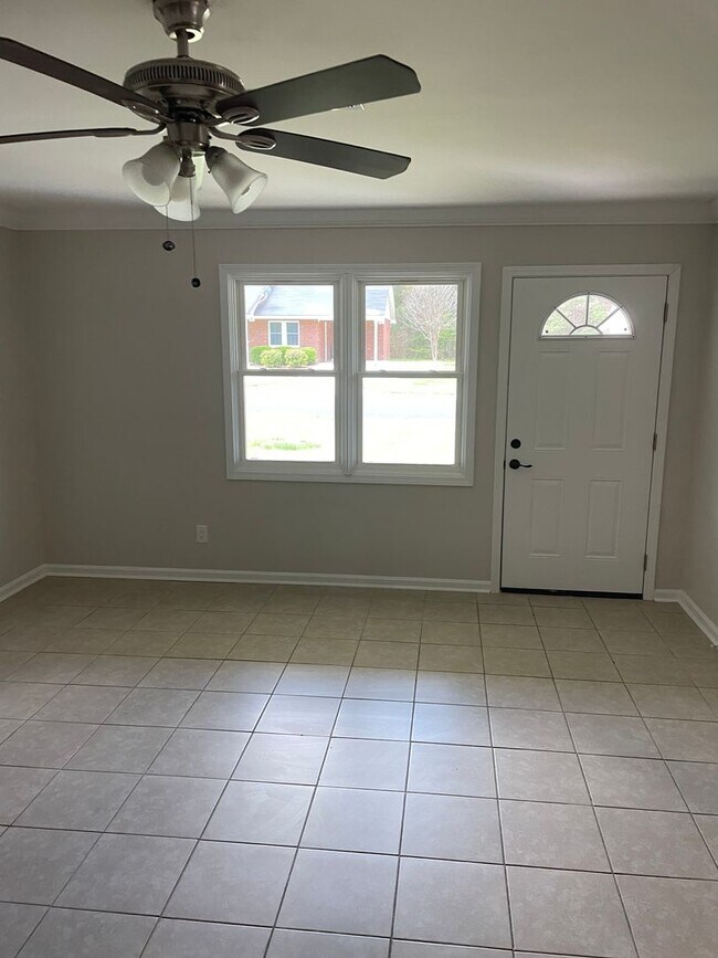 Photo - 12 Oakcrest Trail NE Unit APT B