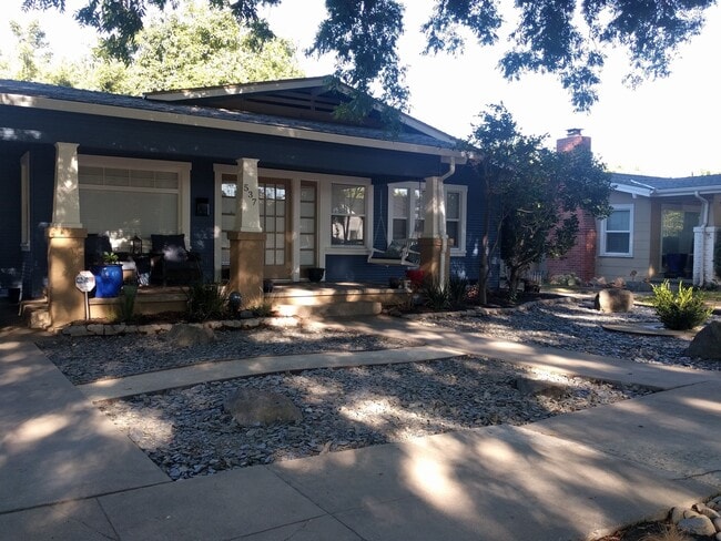 Photo - 537 Auburn St