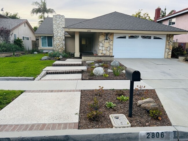 Building Photo - Stylish Single-Story Living in Coveted South Coast Metro