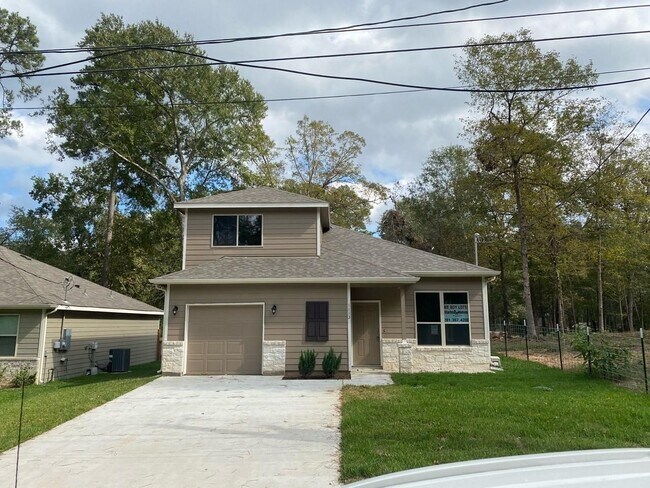 Building Photo - 1113 W Cedar River Rd Rental