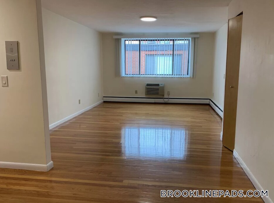 Photo - 230 Babcock St Unit 4H