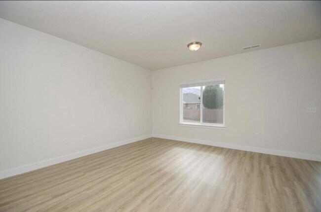 Photo - 1106 W 600 S