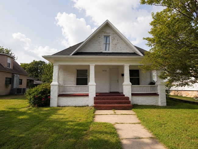 Building Photo - 2110 S Byers Ave