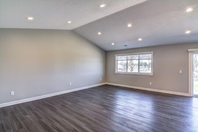 Photo - 3 Bedroom Town Home, Association Maintaine...