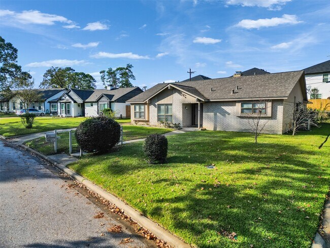 Photo - 418 Oakhill Dr