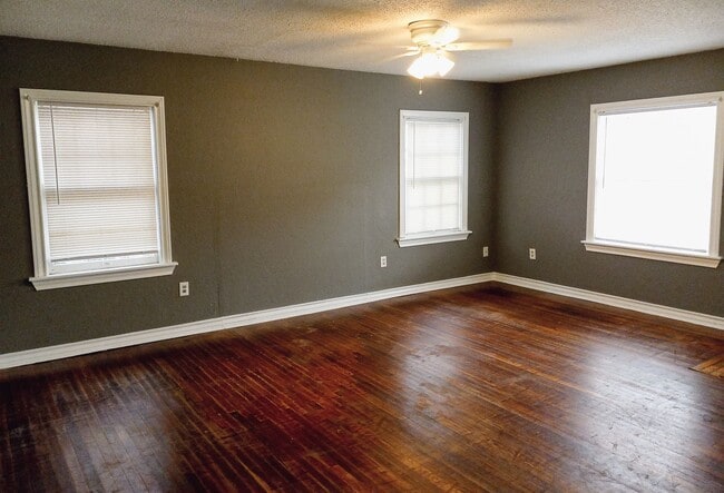 Building Photo - $0 First Month's Rent / $0 Deposit at Move-in Unit 2115 27th Street - A Rental