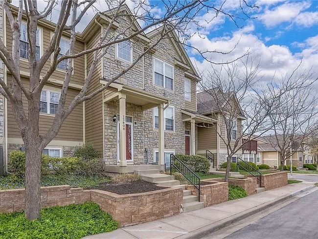 Photo - 15808 Conser St Townhome