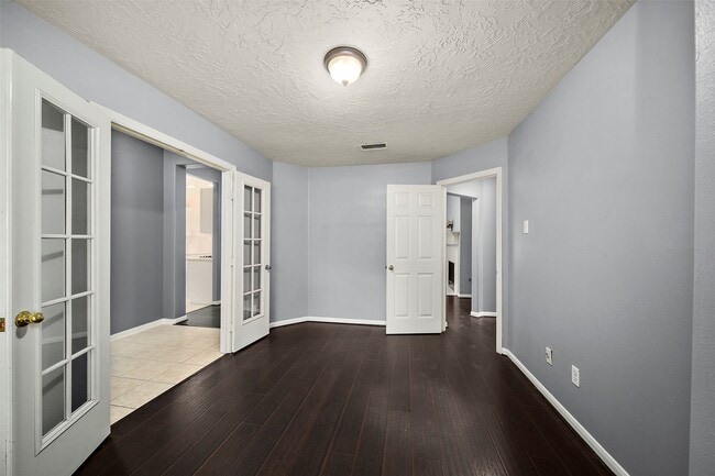 Photo - 10 S Willow Point Cir