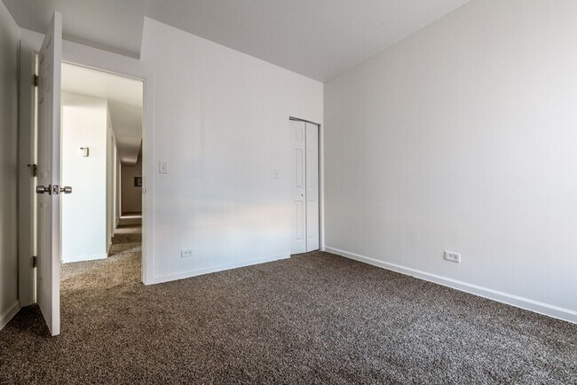 Photo - 10901 S Vernon 433-35 E 109th Chicago, IL 60628