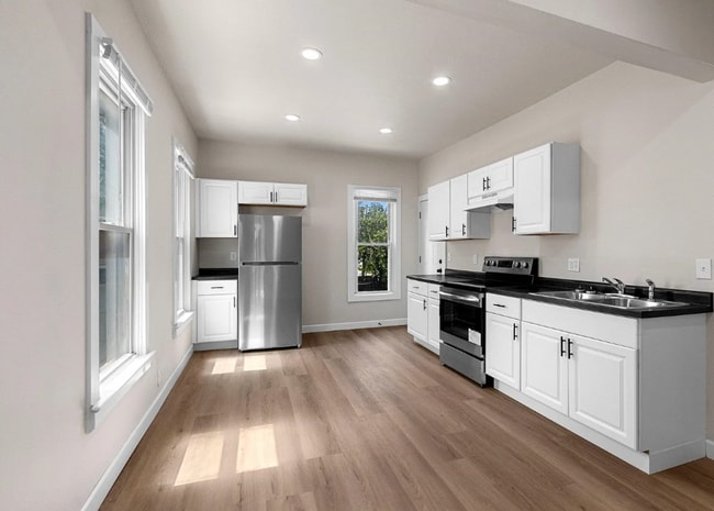 Photo - 4 Bedroom Single Family Home Available - G...