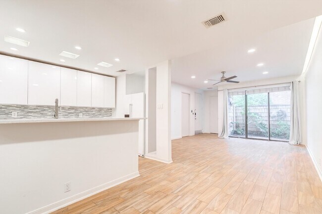 Photo - 2829 Timmons Ln Unit 167