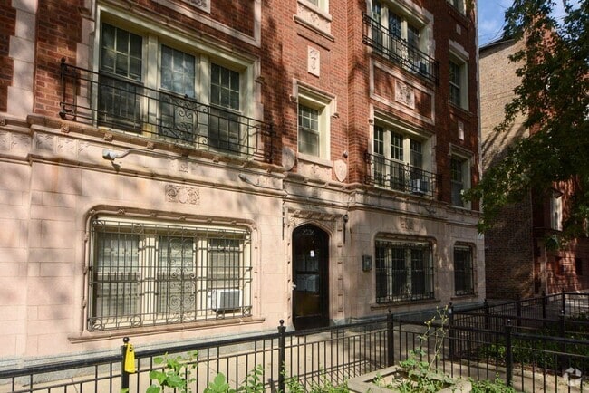 Building Photo - 2536 N Sawyer Ave Rental