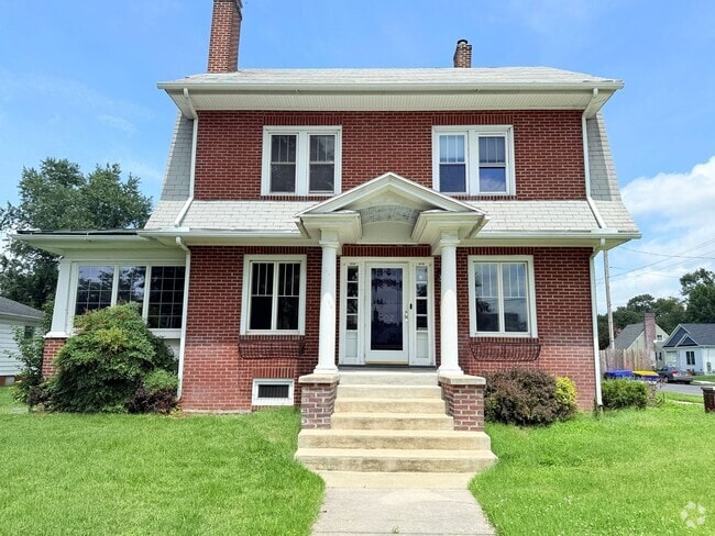 Building Photo - A Timeless 1920's Gem nestled in the heart... Rental