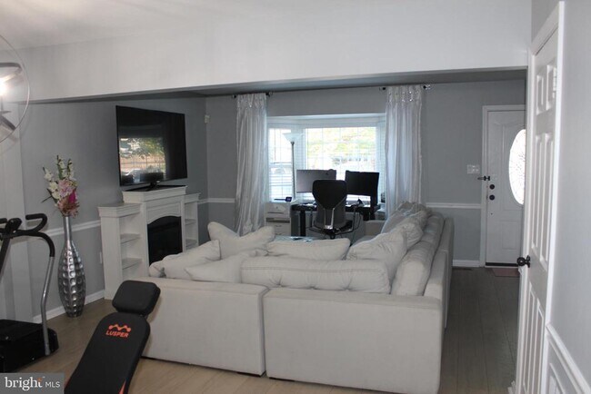 Photo - 2851 Bowes Ln