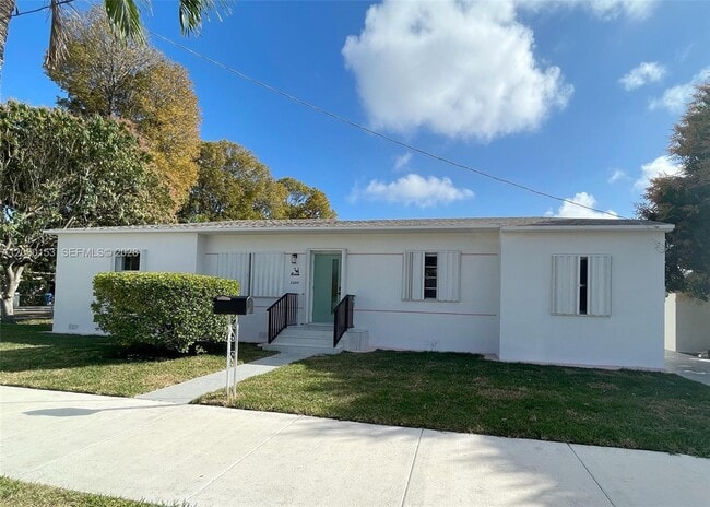 Photo - 3200 SW 2nd St