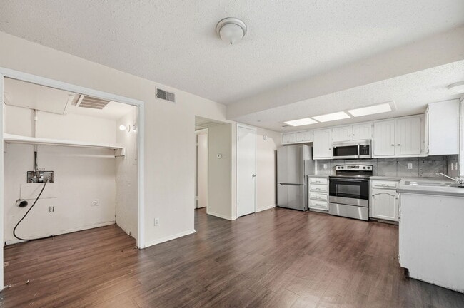 Photo - 314 Candlewood Ln