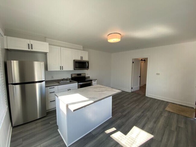 Photo - 1 Bed 1 Bath Duplex Everett