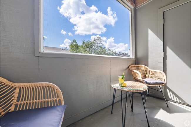 Screened-in Porch