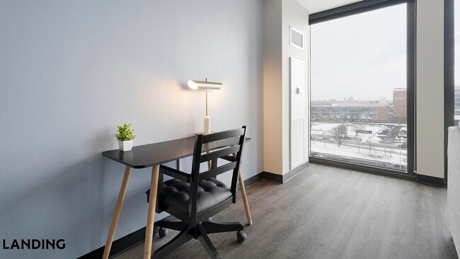 Photo - 1922 W Ogden Ave Unidad 1405