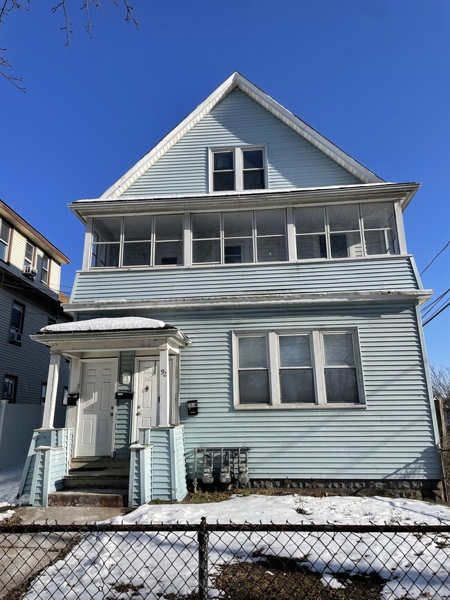 Building Photo - 92 Truman St Unit 3