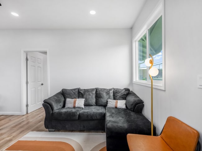 Photo - 1576 California Ave