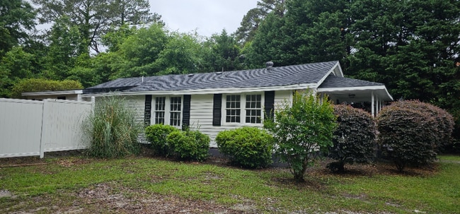 Photo - 1335 Victory St