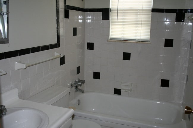 Vintage bathrooms - Wellington Square Apartments