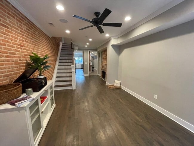 Common Area - 2104 Cambridge St