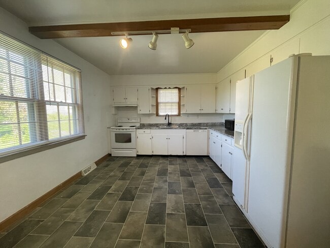 Photo - 162 Oak Grove Dr