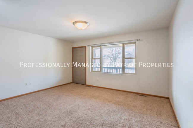 Photo - 823 Hawkeye Dr