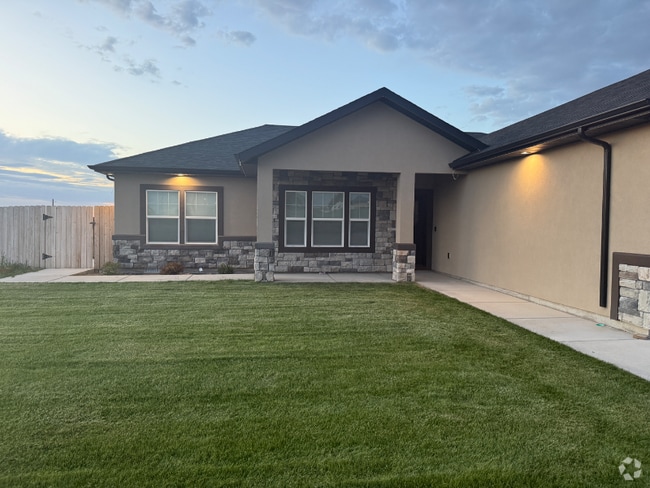 Building Photo - 2902 E 3400 N Rental