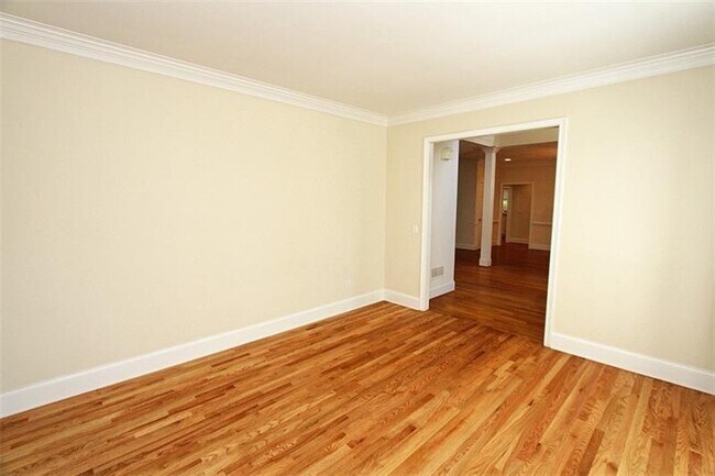 Photo - 800 Chelsea Park Dr NE