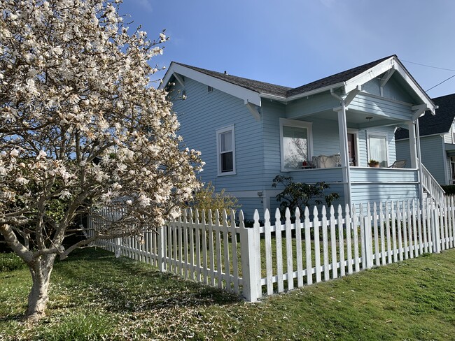 Building Photo - 850 Elrod Ave